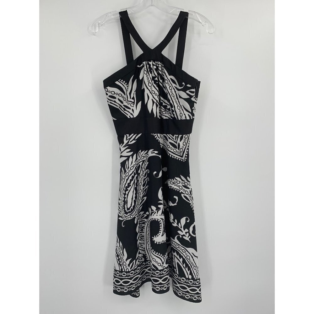 White House Black Market Sleeveless Black and White Dress Size 2
